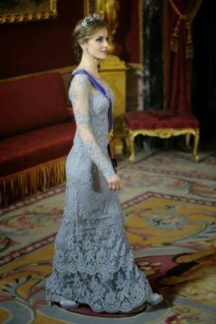 Dña. Letizia vuelta al esmoquin, al 