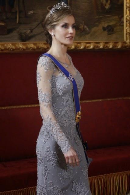 Dña. Letizia vuelta al esmoquin, al 