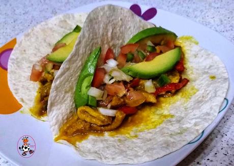 TORTILLAS DE TRIGO RELLENAS DE POLLO Y AGUACATE