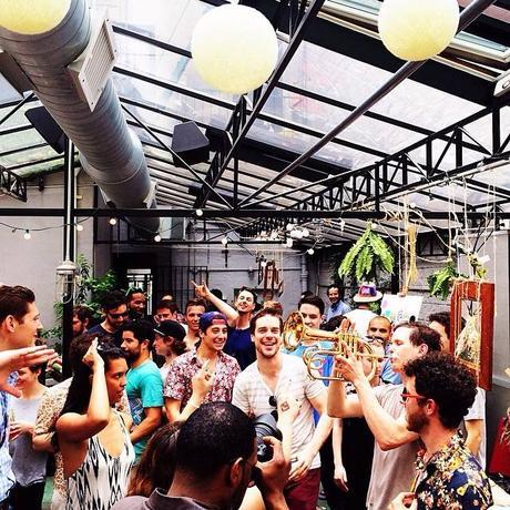 Daybreaker o Como Irte de Fiesta Antes de Entrar a Trabajar Daybreaker o Como Irte de Fiesta Antes de Entrar a Trabajar