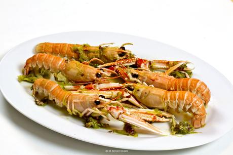 Cigalitas con ajetes y jamon