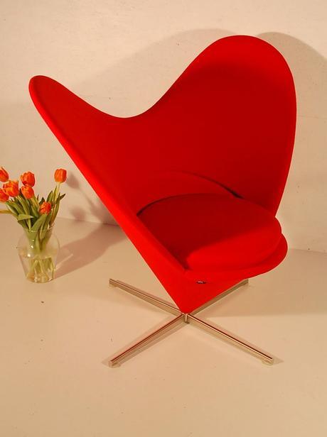 Febrero: Butaca Heart Cone Chair Febrero: Butaca Heart Cone Chair