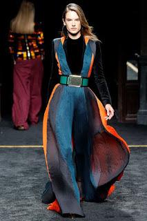 Balmain vuelve a los contrastes con su nueva colección