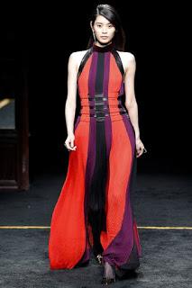 Balmain vuelve a los contrastes con su nueva colección