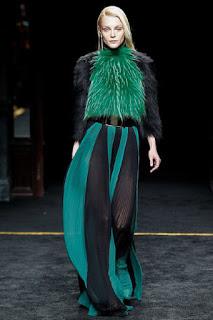 Balmain vuelve a los contrastes con su nueva colección