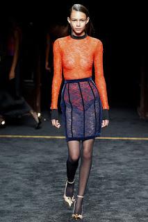 Balmain vuelve a los contrastes con su nueva colección