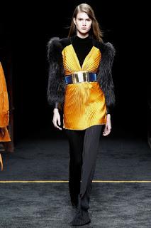 Balmain vuelve a los contrastes con su nueva colección