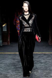 Balmain vuelve a los contrastes con su nueva colección