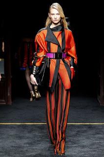 Balmain vuelve a los contrastes con su nueva colección