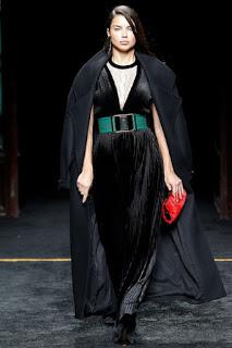 Balmain vuelve a los contrastes con su nueva colección