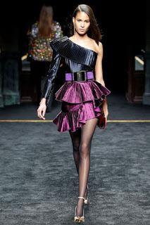 Balmain vuelve a los contrastes con su nueva colección