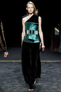 Balmain vuelve a los contrastes con su nueva colección