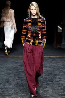 Balmain vuelve a los contrastes con su nueva colección