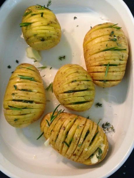 NUGGETS DE POLLO CON PATATITAS AL HORNO ESTILO HASSELBACK