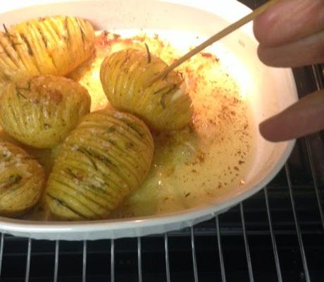 NUGGETS DE POLLO CON PATATITAS AL HORNO ESTILO HASSELBACK