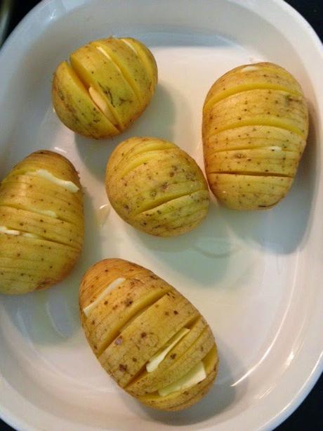 NUGGETS DE POLLO CON PATATITAS AL HORNO ESTILO HASSELBACK