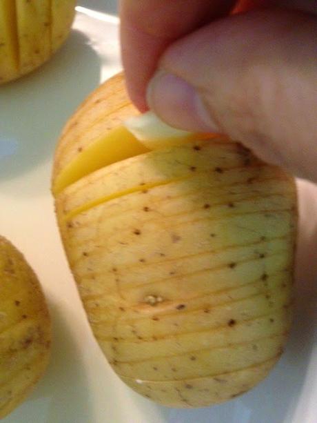 NUGGETS DE POLLO CON PATATITAS AL HORNO ESTILO HASSELBACK