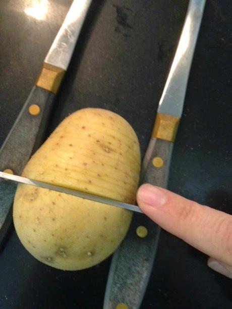 NUGGETS DE POLLO CON PATATITAS AL HORNO ESTILO HASSELBACK