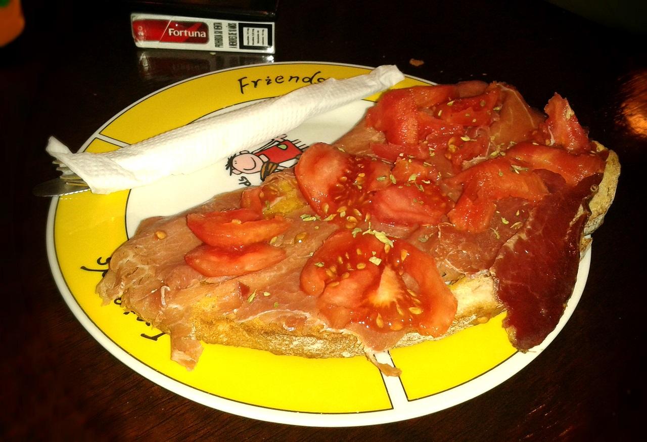 Catalana de jamón serrano con tomate