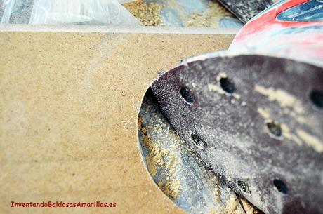 DIY mesa con puerta reciclada