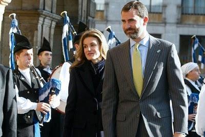 Los Príncipes de Asturias llegan a Oviedo. El look de Dña. Letizia