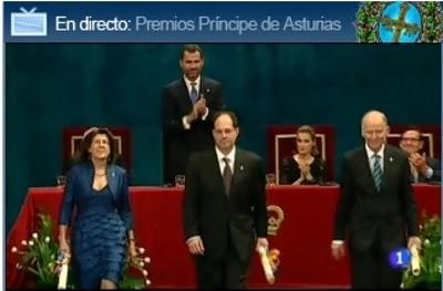 Dña. Letizia elige un little black dress y cola de caballo, para la ceremonia de entrega de los Premios Príncipe de Asturias 2010 en Oviedo