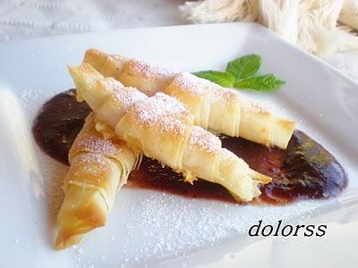 ROLLITOS CRUJIENTES DE TORTA DEL CASAR CON COULIS DE MEMBRILLO