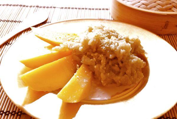 Arroz glutinoso con coco y mangos Arroz glutinoso con coco y mangos