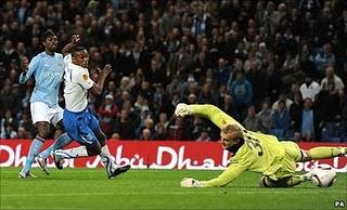 Hat-trick de Adebayor en el Manchester City-Lech Poznan( 3-1)
