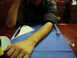 He vuelto para cuidarte los sentimientos y dejarte deshacerme los tejidos.