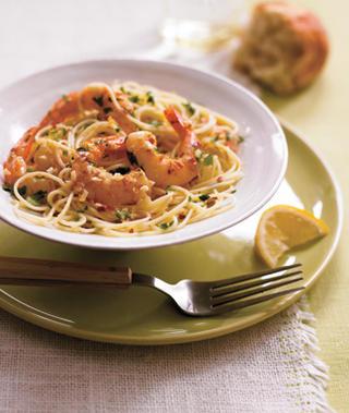 Pasta de Cabello de Ángel con Camarones al Ajo y Brócoli