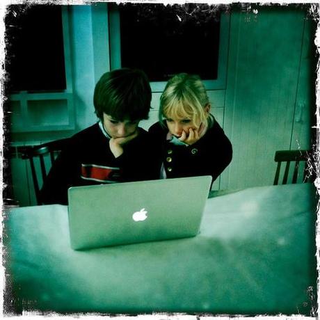 Alerta epidemiológica: riesgo de infoanafilaxia Kids & Computer (Fabrice Caduc)