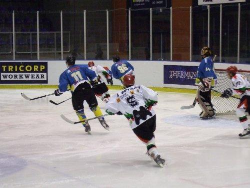 Hockey Hielo: El ACH Jaca finaliza su paso por la Continental Cup con una nueva derrota pero dejando una buena imagen