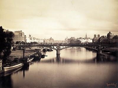 Un río indómito,  una ciudad malograda, un puente inspirado y la Caridad.