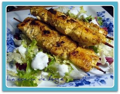 BROCHETAS DE POLLO CON SALSA DE YOGUR