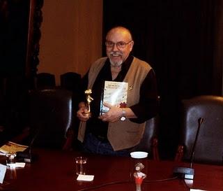 Carlos Giménez es reconocido con el premio Serrucho y Volatín en Lima-Perú