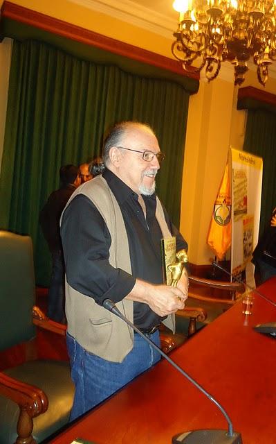 Carlos Giménez es reconocido con el premio Serrucho y Volatín en Lima-Perú