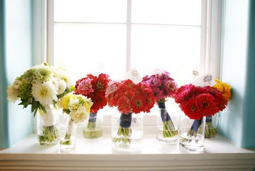 Ramos de colores para la novia y sus amigas