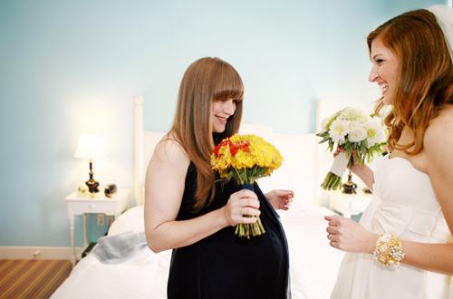 Ramos de colores para la novia y sus amigas