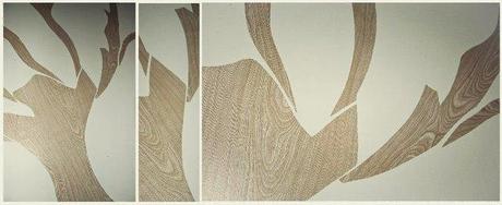 Un vinilo de un árbol hecho con aeron fix imitación madera