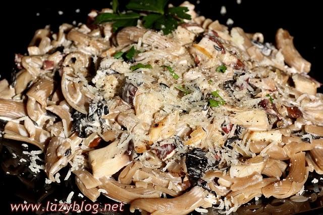 Torcetti con hongos. Receta de pasta