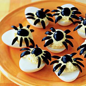 Receta de Halloween: Huevos con arañas