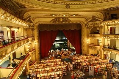 desestrêsate con un buen libro y un café