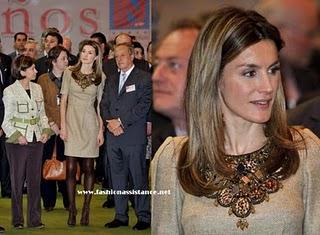 Los Príncipes de Asturias en la sede de Endesa. El look de Dña. Letizia