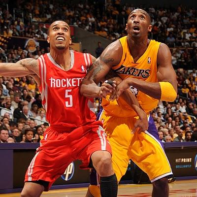 Los Lakers sufren para doblegar a Houston. Boston le manda un recadito a Miami