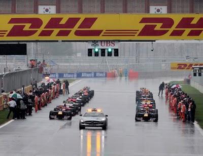 Alonso reina en el caos de Corea y ya es líder