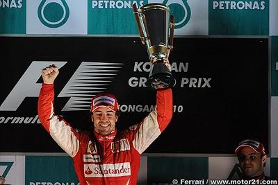 Alonso reina en el caos de Corea y ya es líder