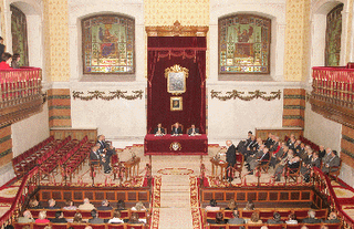 Don Arturo, al académico de la Real de la Lengua, se hace insultador ibérico.