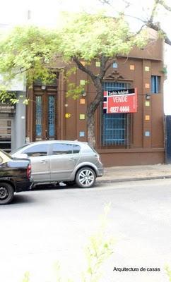 Fachada pintada de casa chorizo