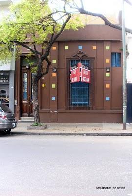 Fachada pintada de casa chorizo